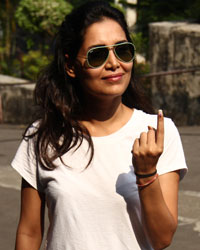 Celebs Cast Their Vote at Assembly Elections 2014