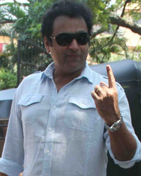 Celebs Cast Their Vote at Maharashtra Assembly Elections 2014