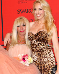 Designer Betsey Johnson (L) and Lulu Johnson arrive at the 2013 Council of Fashion Designers of America (CFDA) awards in New York