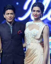 Rohit Shetty, Shreya Ghoshal, Shah Rukh Khan and Deepika Padukone