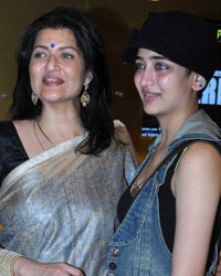 Sarika and Akshara Haasan