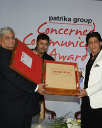 Shahrukh honored with Rajasthan Patrika Concerned Communicator Award