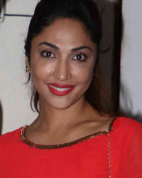 Daisy Shah Debut Play Begum Jaan