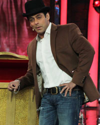 Salman Khan at Dedh Ishqiya Promotion on Bigg Boss 7