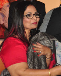 Deepak Shinde's wife Niyati shinde, actor Rishi Kapoor, artist Deepak Shinde