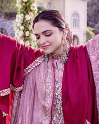 Deepika Padukone dancing at her mehendi ceremony