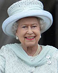 Britain's Queen Elizabeth waves as she stands with Prince Charles (L) and Prince William on the balcony of Buckingham Palace in London