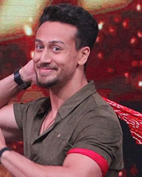 Disha Patani and Tiger Shroff promote their film Baaghi 2 on the sets of DID Little Masters Season 4