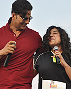 Akshay Kumar and RJ Malishka