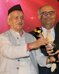 Shyam Singhania, Shri Bhagat Singh Koshiyari, Prem Chopra and Rajesh Srivastava