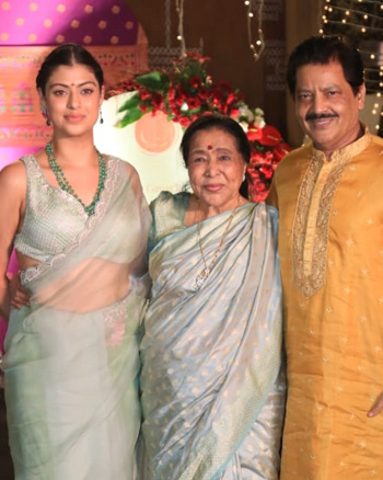 Zanai Bhosle , Asha Bhosle and Udit Narayan