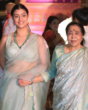 Zanai Bhosle and Asha Bhosle