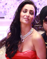 Elli Avram and Singer Dilbag Singh