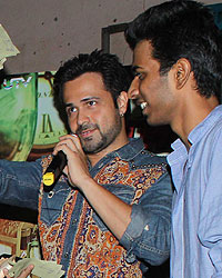 Emraan Hashmi Sells Tickets outside Gaiety Galaxy