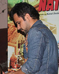 Emraan Hashmi Sells Tickets outside Gaiety Galaxy