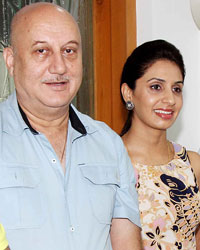 Abhinav Shukla, Anupam Kher, Asheema Shukla, Yendu Sharma and R. K. Laxman