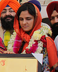 Harry Baweja, Baba Balwinder Singh ji, Ranjit Chirajia Singh Superintendent Takhat Shri Sachkhand Board, Pammi Baweja and Rowena Baweja