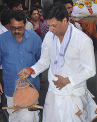 Funeral of Madhur Bhandarkars Mother