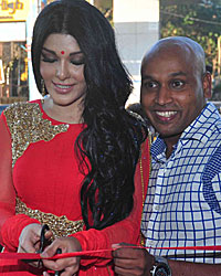 Koena Mitra inaugurated designer Gagan Kumar's Sore