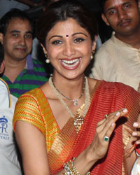 Shilpa Shetty, Raj Kundra and Shamita Shetty