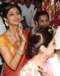 Shilpa Shetty, Raj Kundra and Shamita Shetty