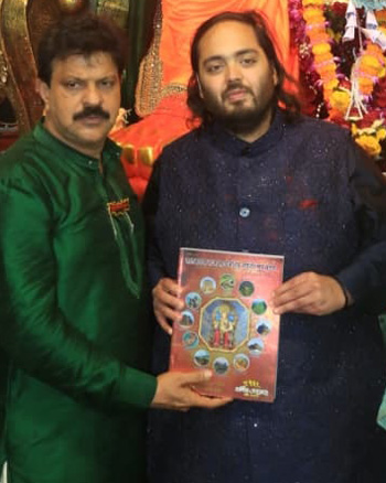 Anant Ambani at Lalbaugcha Raja pandal