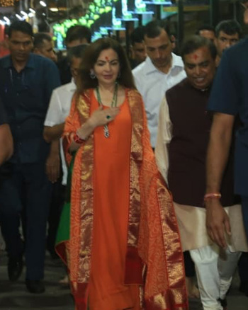 Nita Ambani and Mukesh Ambani at Lalbaugcha Raja pandal