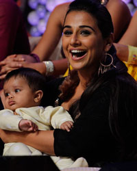 Vidya Balan on the sets of DID Super Moms to promote Ghanchakkar