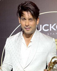 Sidharth Shukla won the Style Icon Social Media and Style Icon TV Industry trophies