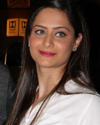 Inder Kumar with his wife and daughter Shweta Kumar