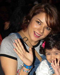 Udita Goswami with her daughter