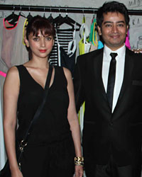 Fashion designer Harsh Gupta with Aditi Rao, Sophie Choudhary and Vj Romona