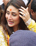 Kareena Kapoor at the music launch of Heroine at Siddhivinayak Temple