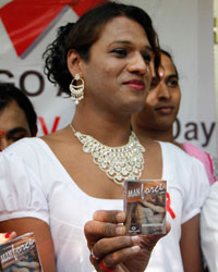 Celebrities and Eunuchs raise AIDS awareness