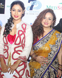 Debina Bonnerjee, Vandana Sajnani, Gurmeet Choudhary with Rajesh Khattar at Fashion Show