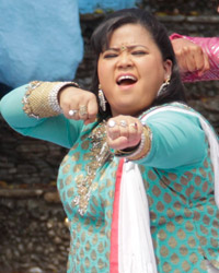 Karan Kundra and Bharti Singh show their moves at Life OK's Holi Event..Holi Hain..Life OK Hain