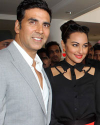 Akshay Kumar, Sonakshi Sinha, Maninderjeet Singh Bitta