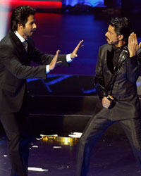 Shah Rukh Khan and Shahid Kapur perform at the 14th annual International Indian Film Academy (IIFA) awards show in Macau