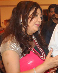 Artist Dr Archana Shrivastava and Maharashtra Chief Minister Devendra Fadnavis