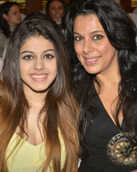 Pooja Bedi with her daughter