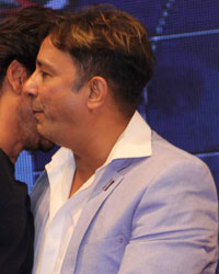 Shah Rukh Khan and Sukhwinder Singh