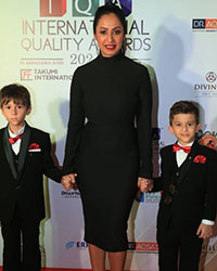 Kashmera Shah with her kids