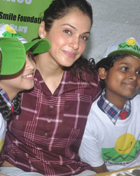 Isha Koppikar celebrates her birthday with Smile Foundation kids