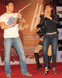 Salman Khan and Daisy Shah promote their movie Jai ho at inorbit mall malad