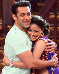 Sumona Chakravarti and Salman Khan