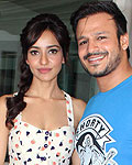 Neha Sharma nad Vivek Oberoi