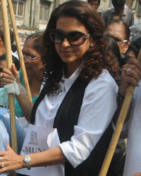 Juhi Chawla Conducts Swachh Bharat Abhiyan