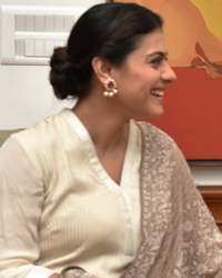 Kajol interacting with PM Narendrra Modi