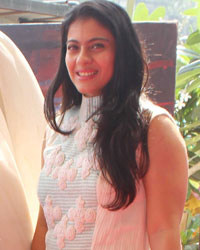 Kajol Unveils Sculpture by Rouble Nagi