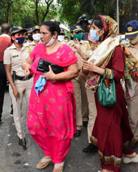 Supporters of Kangana Ranaut protest against demolition of her Mumbai office